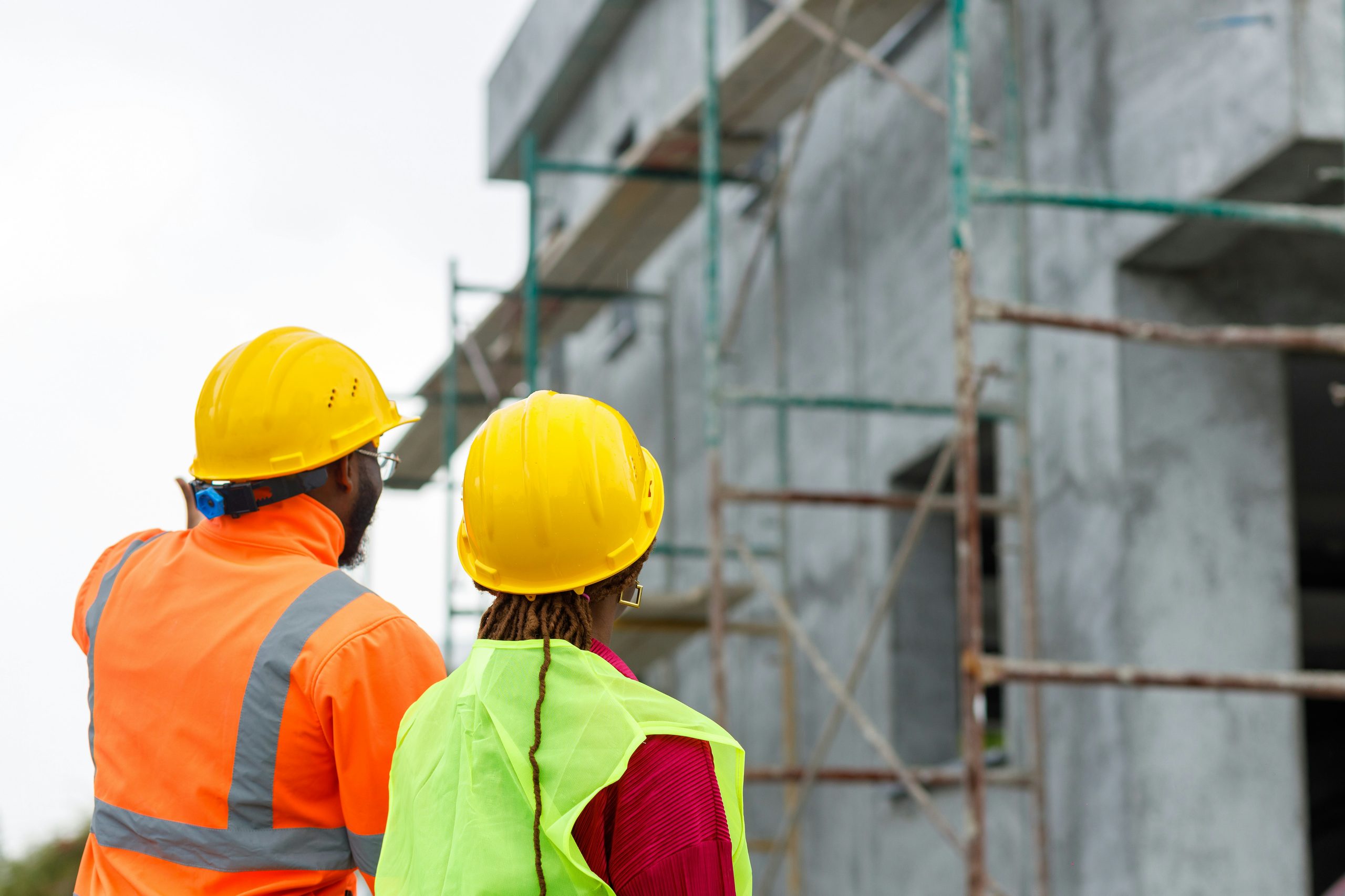 Où trouver des sous-traitants qualifiés en construction?